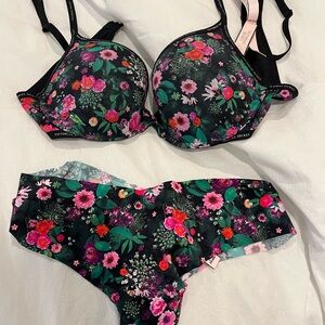 Victoria's Secret Bra & matching thong set new with tags